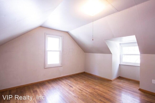 Building Photo - 3 br, 1 bath House - 1011 Mohican Ave.