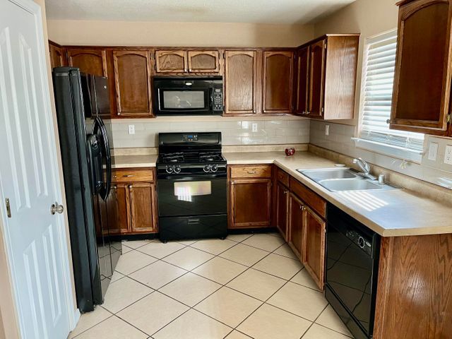 Building Photo - 14144 Tierra Morena Dr
