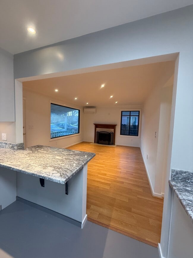 Building Photo - 330 Cuardo Ave