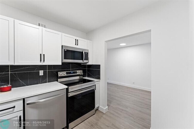 Building Photo - 3105 Oakland Shores Dr
