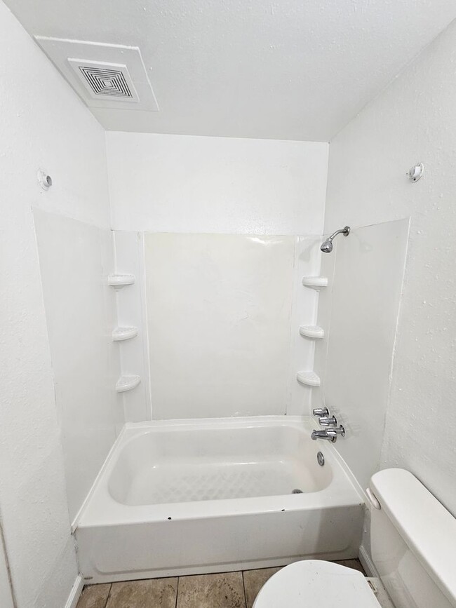 Building Photo - Moss Point 2 Bedroom