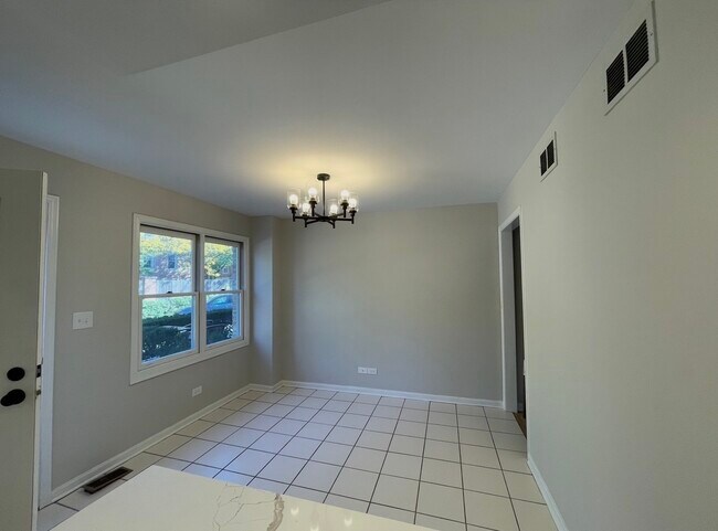 Building Photo - 1703 Winnetka Rd