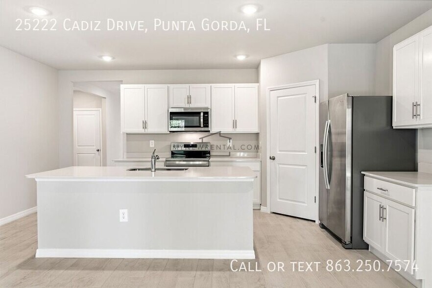 Building Photo - 25222 Cadiz Dr