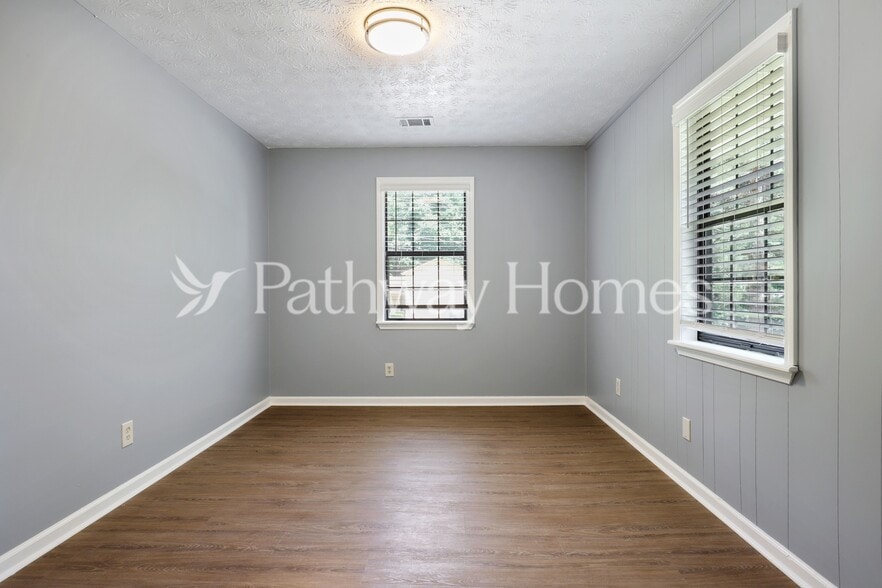 Building Photo - 4254 Southvale Dr