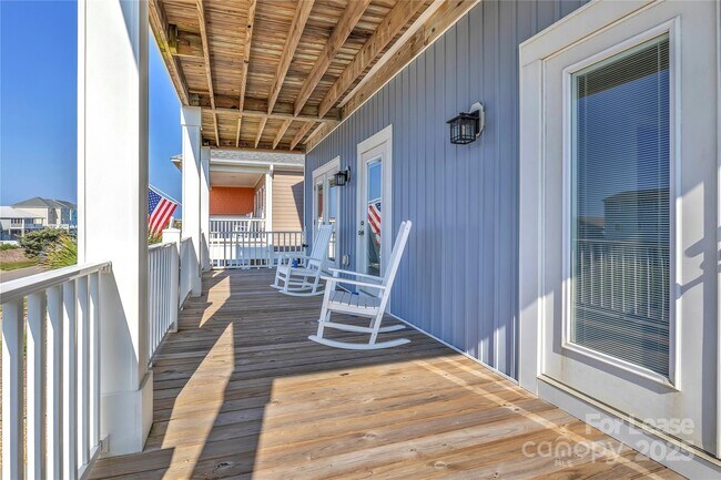 Building Photo - 1708 W Dolphin Dr