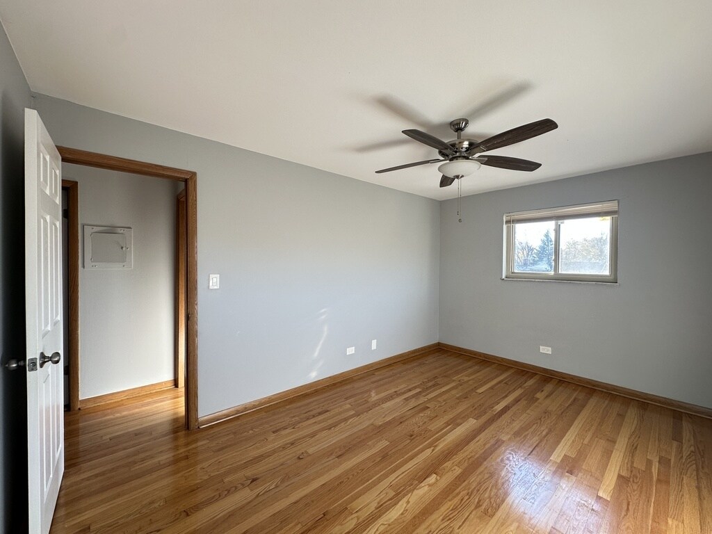 Building Photo - 1036 S River Rd