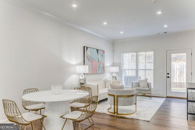 Building Photo - 79 Chateau Dr SE