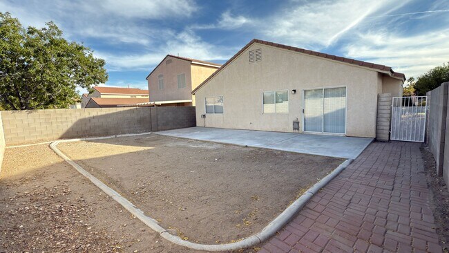 Building Photo - 8840 Spinning Wheel Ave