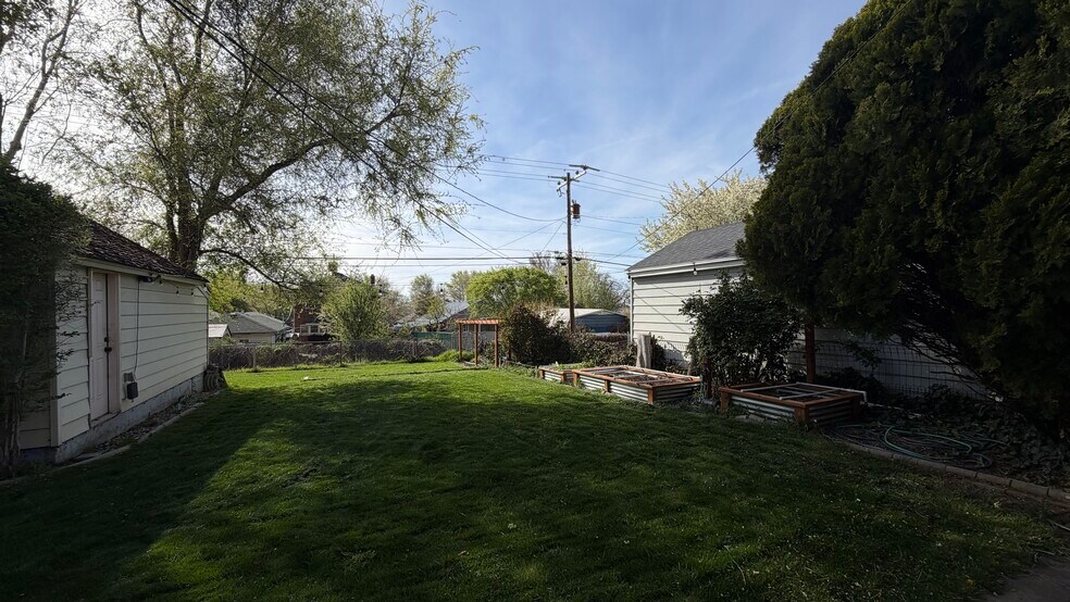 Building Photo - 2659 Brinker Ave