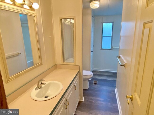 Building Photo - 746 Sawmill Rd