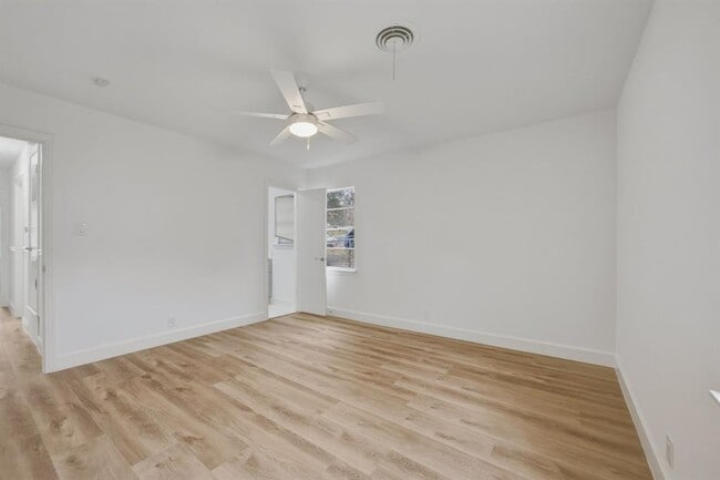 Building Photo - 1705 Elmhurst Dr