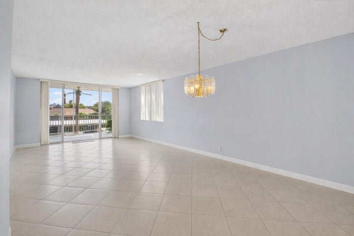 Building Photo - 931 Gardenia Dr
