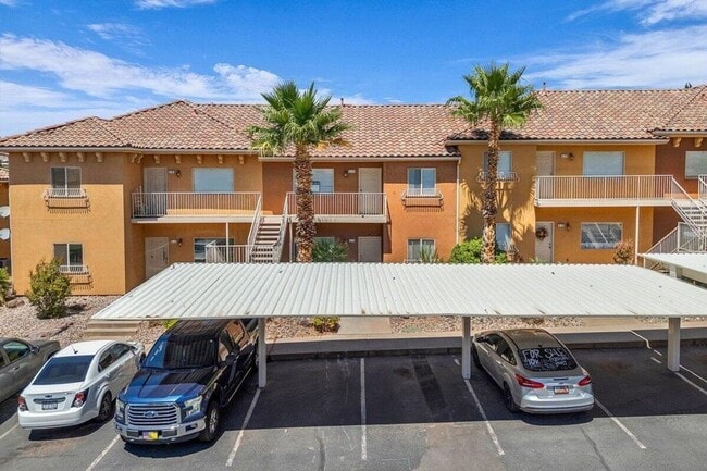 Building Photo - Remodeled La Venita Condo!