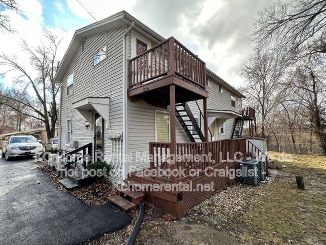 Building Photo - 4400 NE 46th Terrace