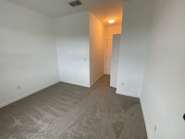 Building Photo - 3/2.5 Townhome near Orlando Airport