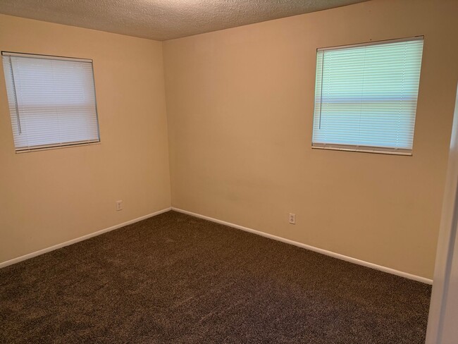 Building Photo - Move in ready 4 bedroom home!