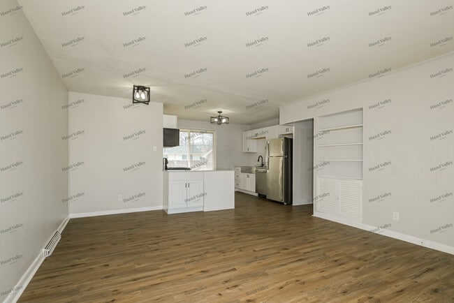 Building Photo - 2230 Hollis Dr