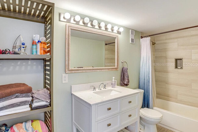 Building Photo - 1926 Ocean Shore Blvd