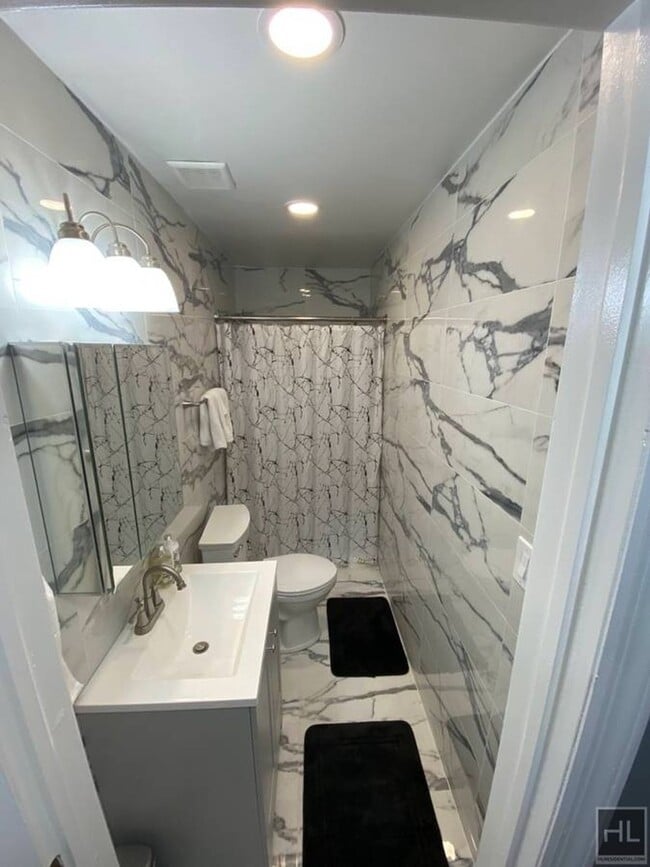 Building Photo - 180 STREET