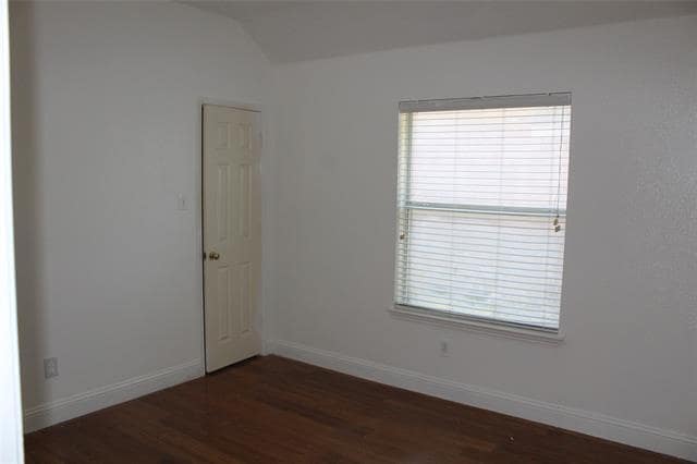 Building Photo - 3325 Bluegrass Dr