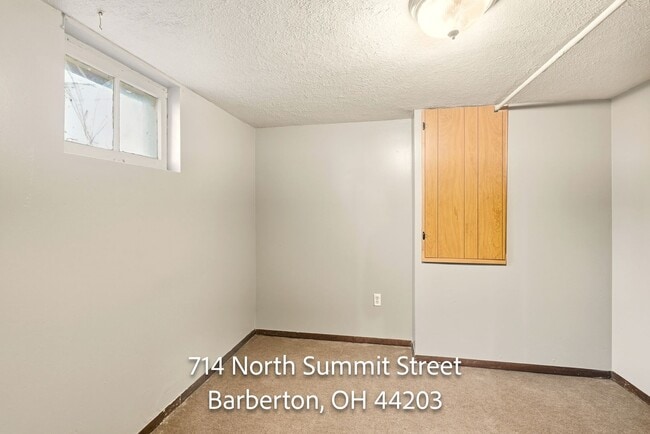 Building Photo - Three bedroom two bathroom home for rent
