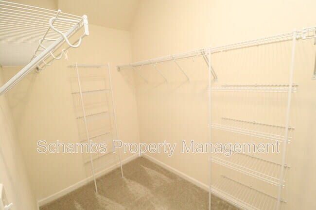 Building Photo - 84 Fairview St