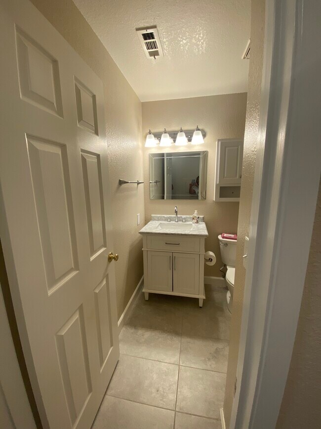 Building Photo - 2239 Country Villa Ct