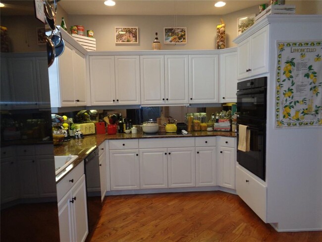 Building Photo - 1354 Tearose Pl