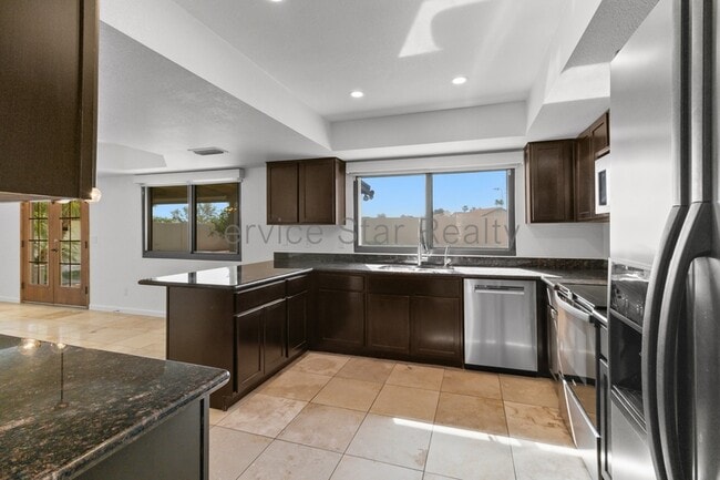 Building Photo - 439 E Barbara Dr