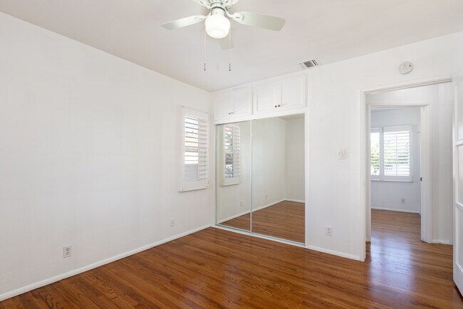 Building Photo - 5726 Lasaine Ave