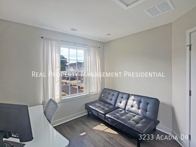 Building Photo - 3233 Acadia Dr