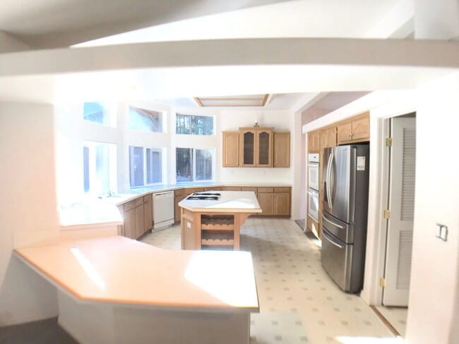 Building Photo - Jemez Mountains 3 bedroom with an open layout and large living areas and kitchen.