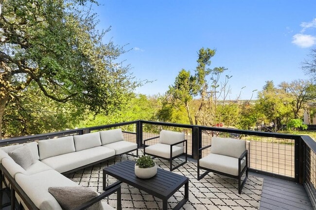 Building Photo - 1303 Azie Morton Rd