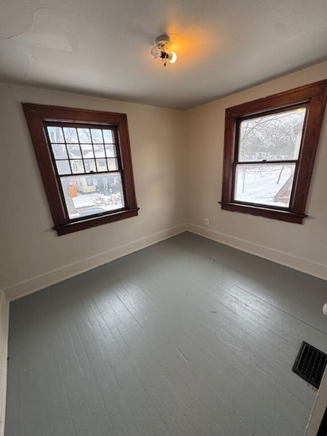 Building Photo - 922 Hamilton Ave