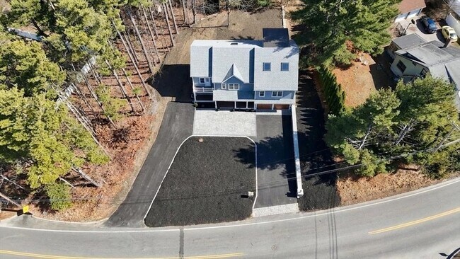 Building Photo - 510 Common St