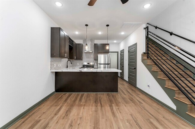 Building Photo - 7987 Chateau St