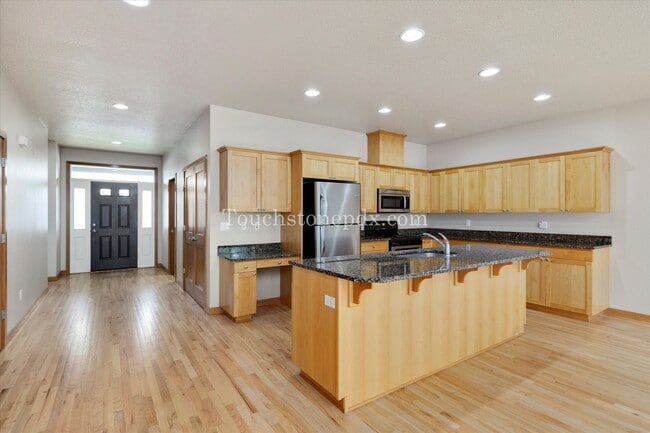 Building Photo - Radiant 3-bedroom Home in Downtown Canby