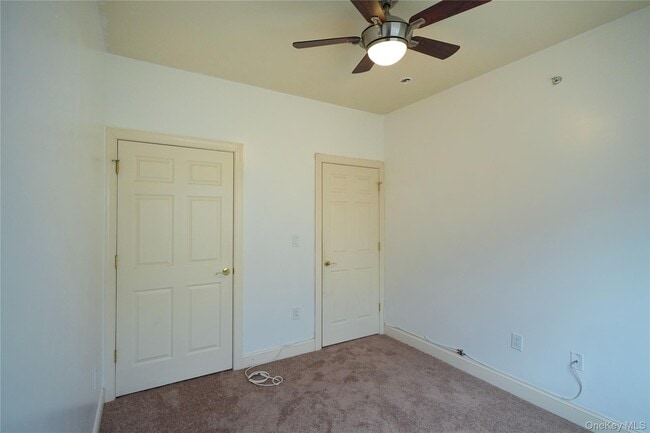 Building Photo - 102 Cove Ct