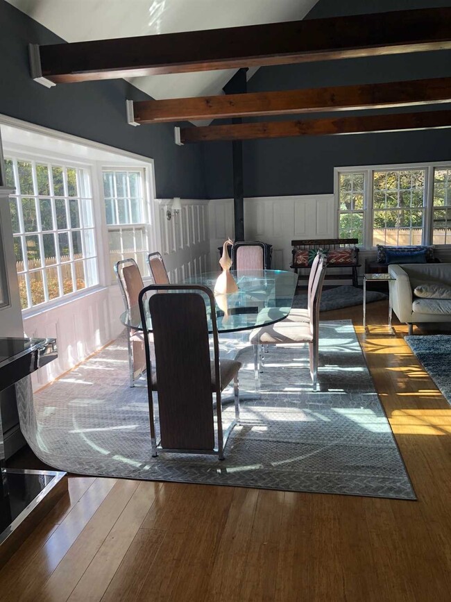 Building Photo - 1056 Beekman Rd