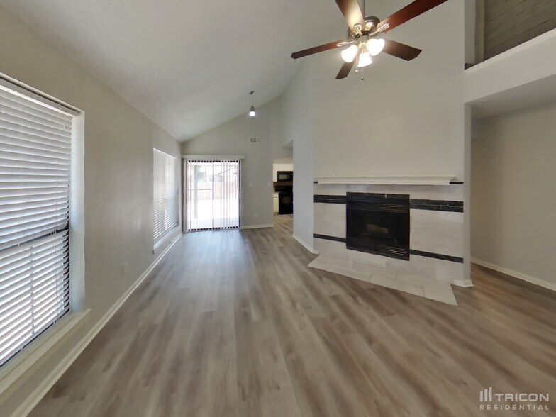 Building Photo - 161 Hunter Dr