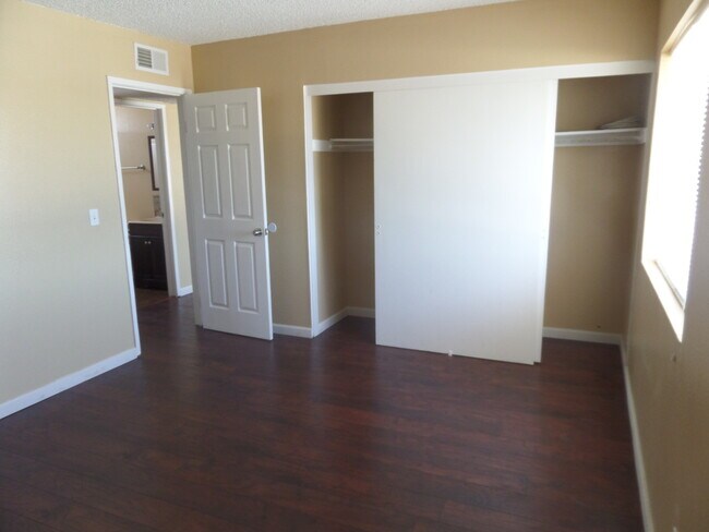 Building Photo - 4404 Plaza Vista