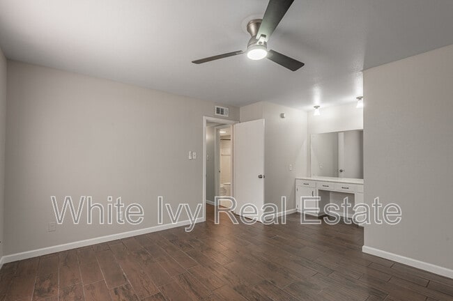 Building Photo - 818 University Ave