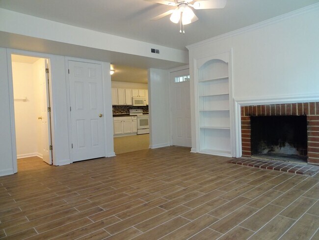 Building Photo - 118H Chippenham Dr