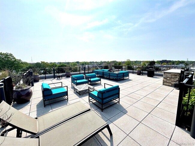 Building Photo - 119 Searing Ave