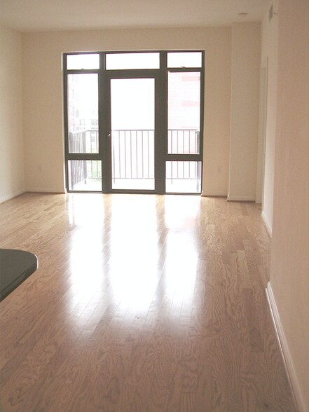 Building Photo - 1001 L St NW