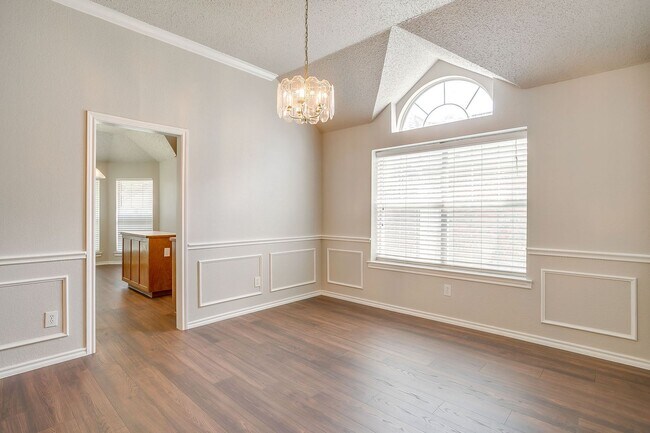 Building Photo - Freshly Remodeled 3 Bedroom, 2 Bath Home Awaiting New Tenants- FWISD- 76133