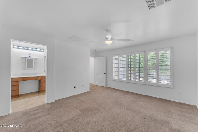 Building Photo - 2318 E Sunland Ave