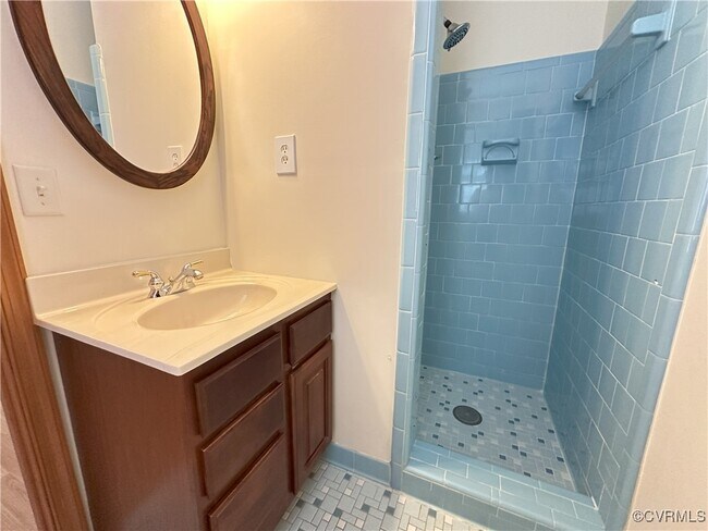 Building Photo - 16421 Chinook Dr