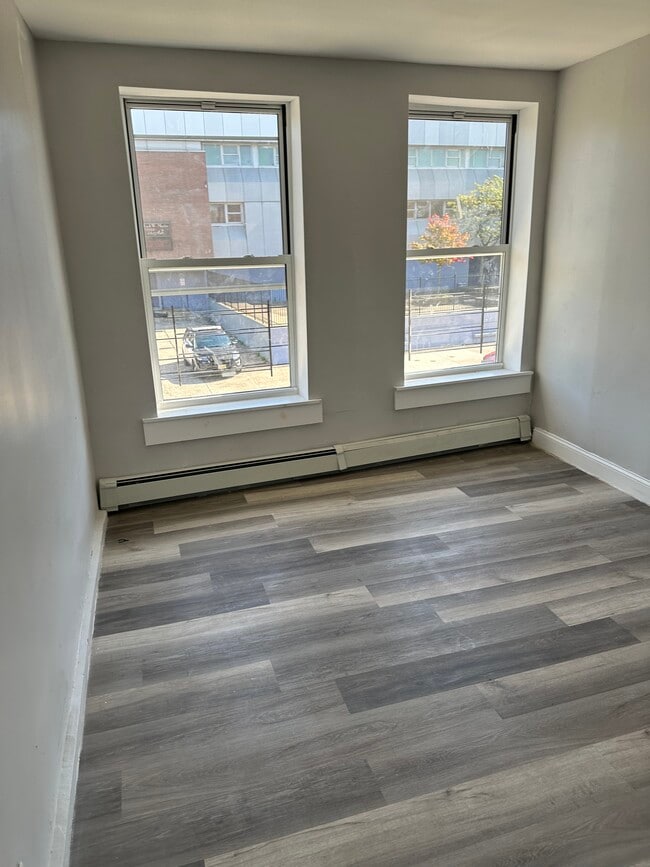 Building Photo - 559 Ocean Ave