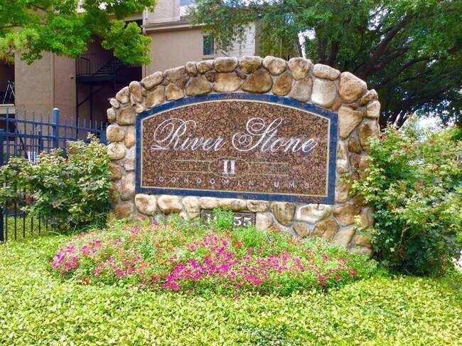 Primary Photo - 10855 Meadowglen Ln